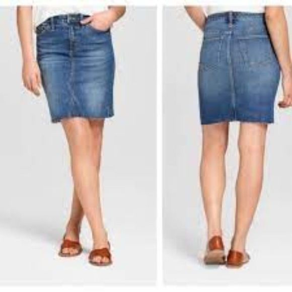Universal Thread Dresses & Skirts - Sz14/32W-UNIVERSAL THREAD Dark Wash Frayed Hem Jean Mini Skirt